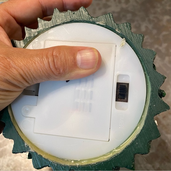 Cracked Barrel Snow globe with Light Cracker Barrel Store globe - Picture 3 of 11